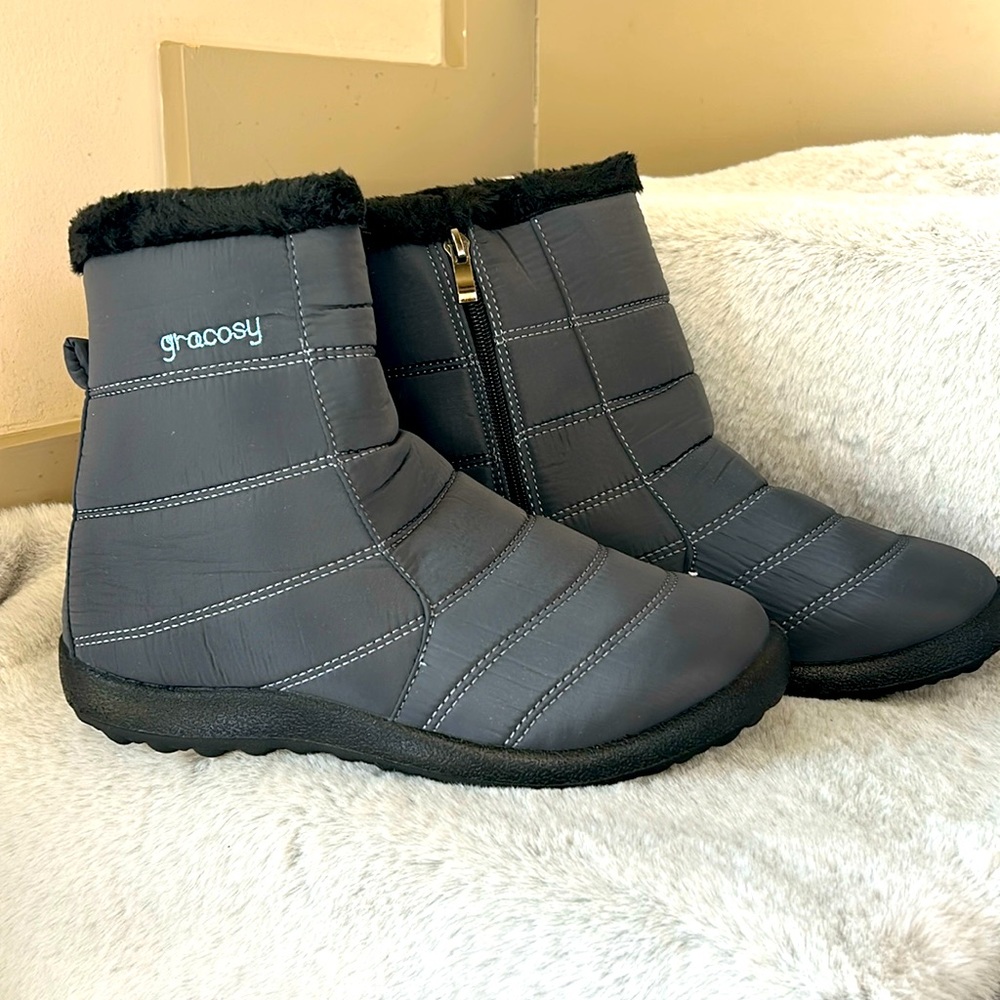 GROCOSY NWOT black winter boots